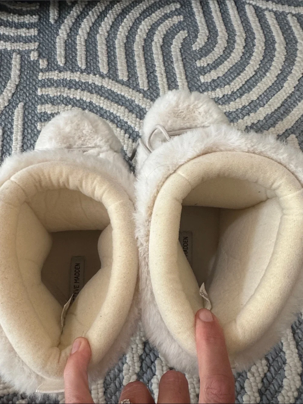 Steve Madden Faux Fur Moon Boots Cream Lace Up Women’s 9/10